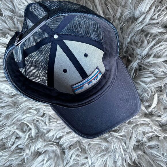 Patagonia P-6 Logo Trucker navy blue mesh snap back hat - Picture 6 of 6